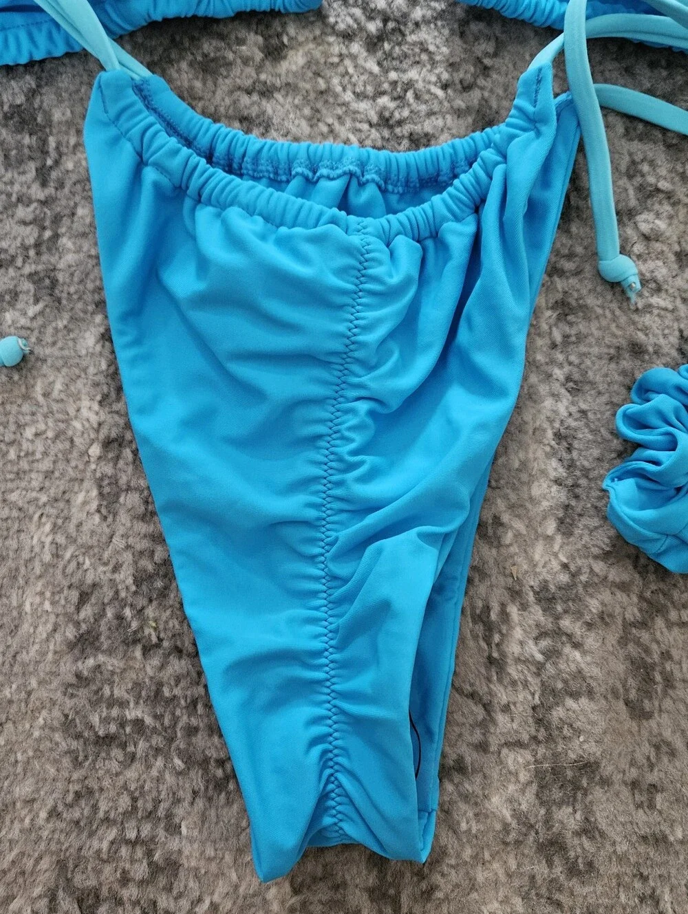 NWT Turquois Blue String Bikini Set With Matching Scrunchie, Size Large